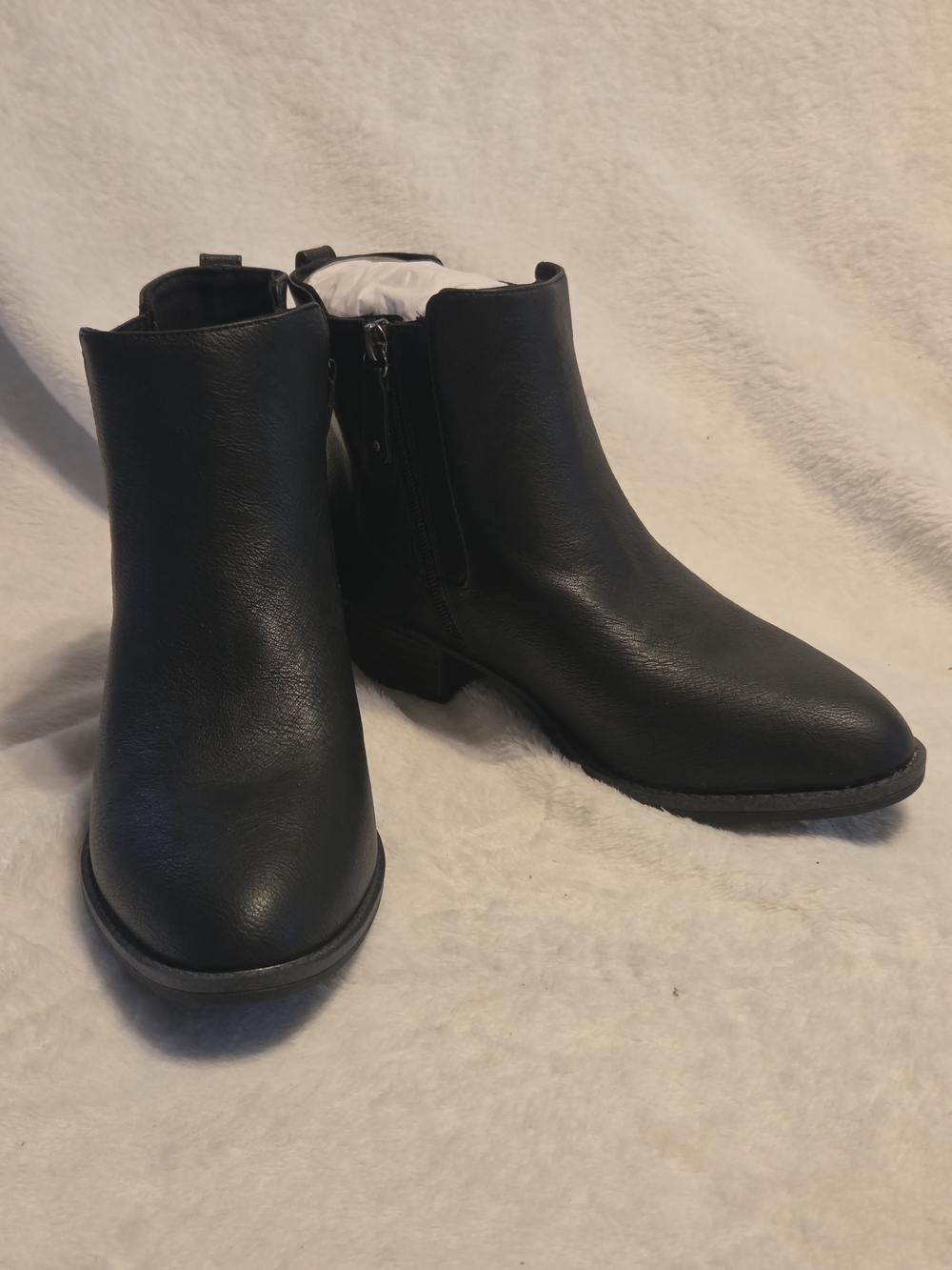 Black Women's Ankle Boots - Sleek Side-Zip Design Size 8